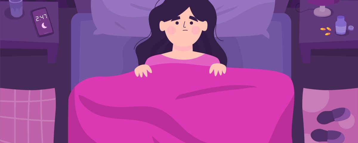 žena leží v posteli s otvorenými očami